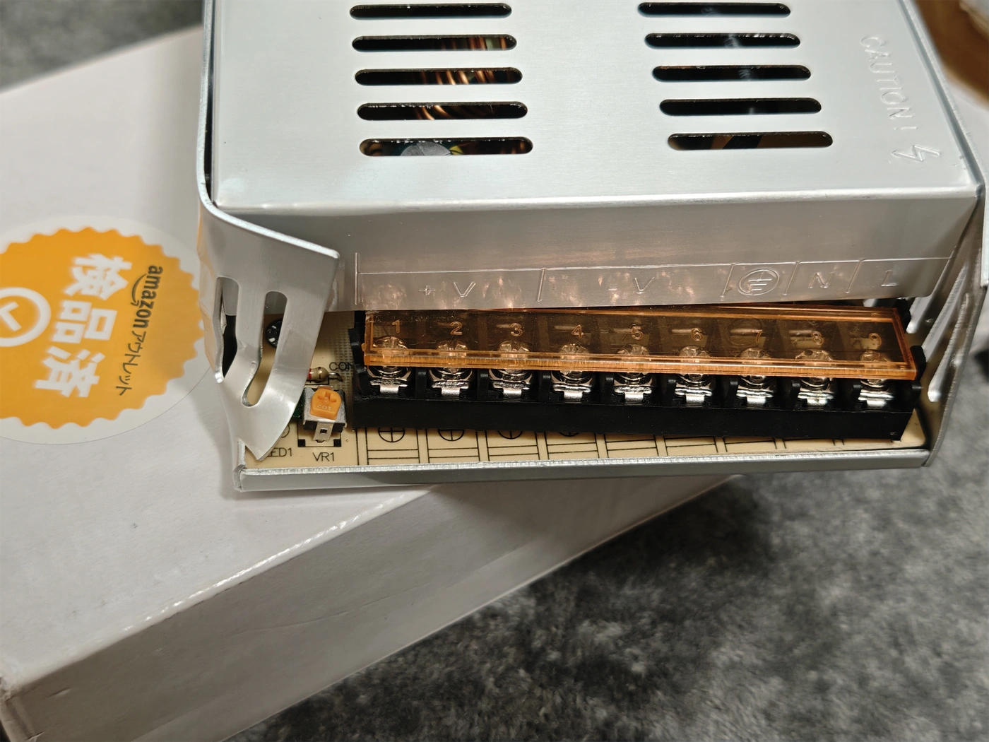 実際に届いた電源